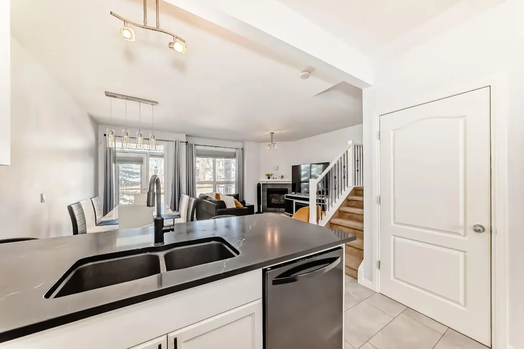 124 Royal Manor NW Calgary AB T3G 5T6
