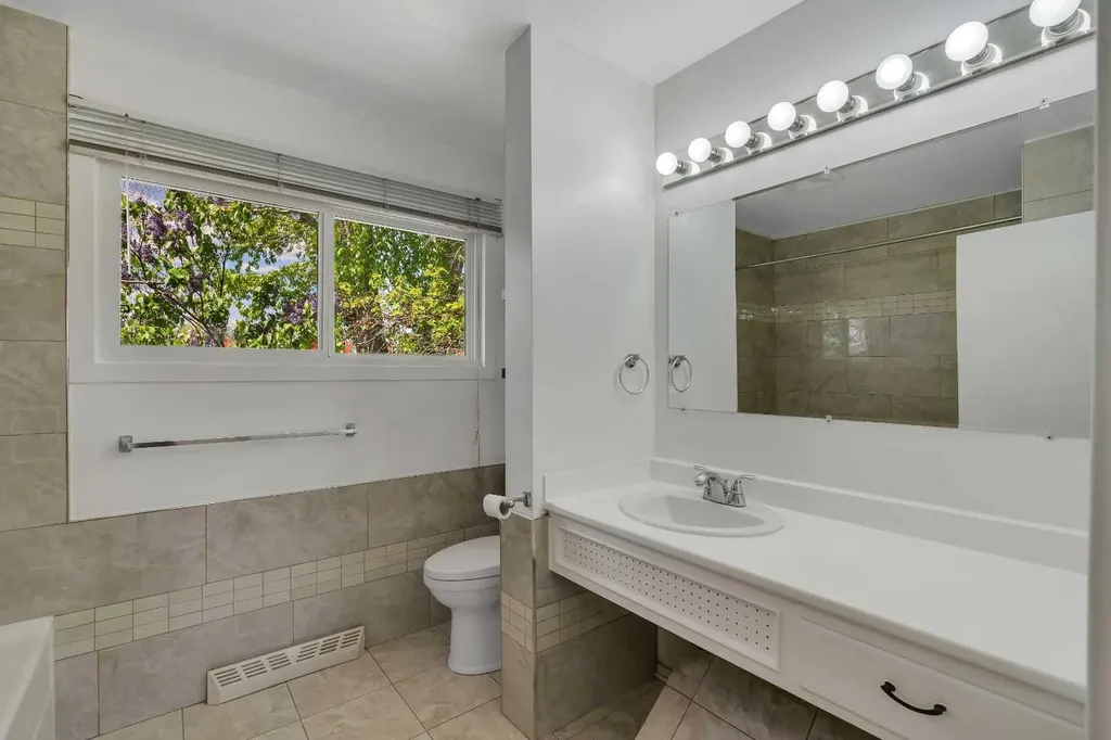8432 Elbow Drive SW Calgary AB T2V 1K8