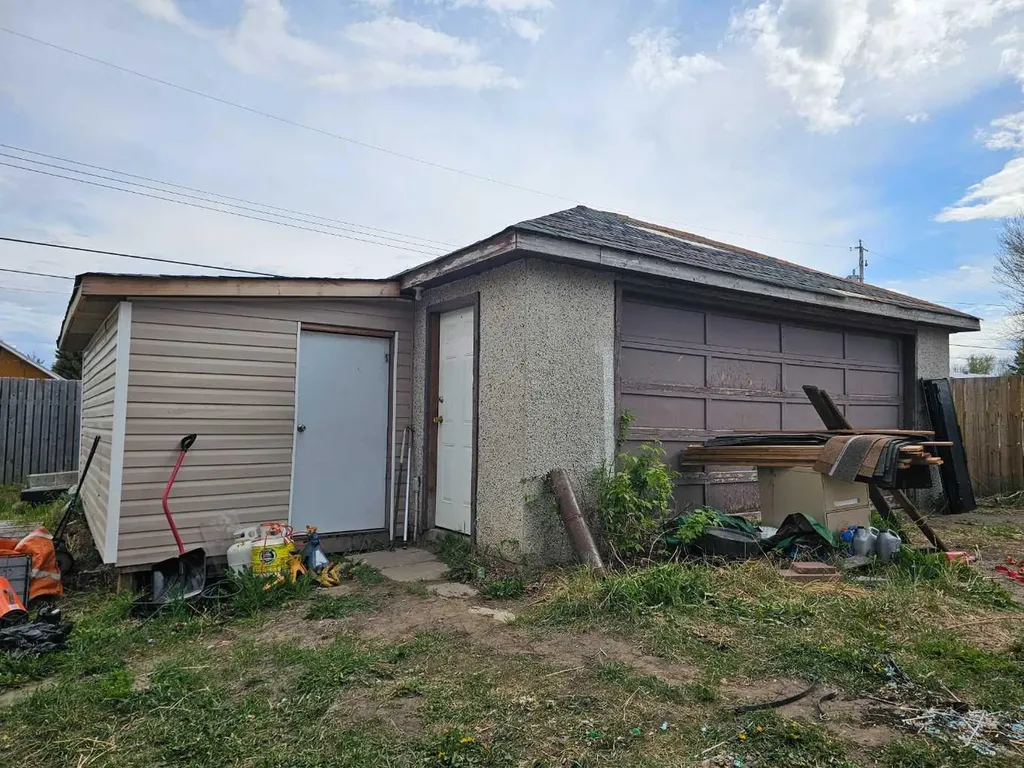 2311 22 Street Nanton AB T0L1R0