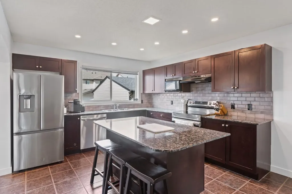 14 Luxstone Point SW Airdrie AB T4B 0H8