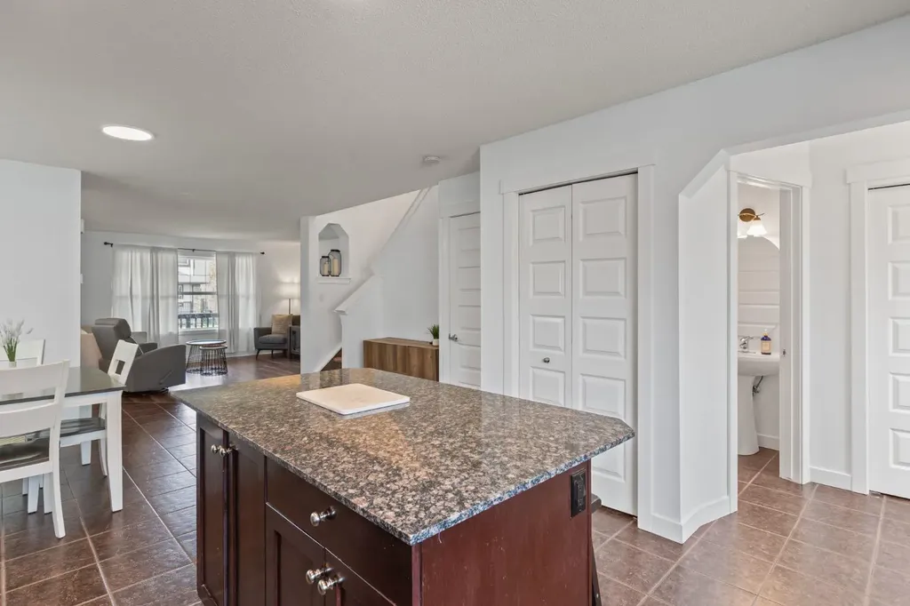 14 Luxstone Point SW Airdrie AB T4B 0H8