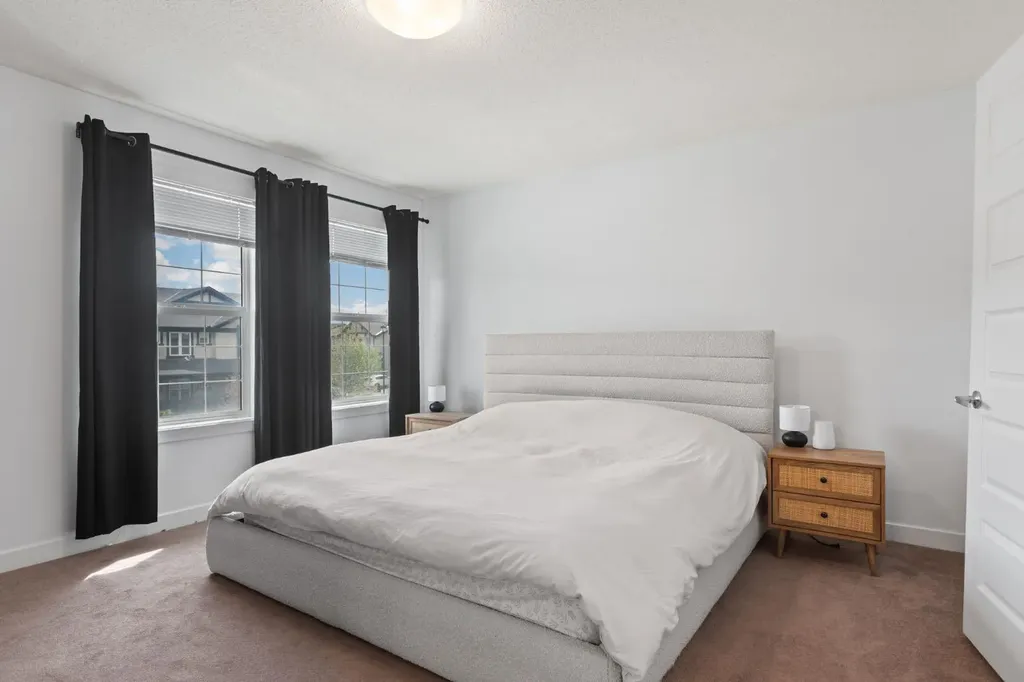14 Luxstone Point SW Airdrie AB T4B 0H8