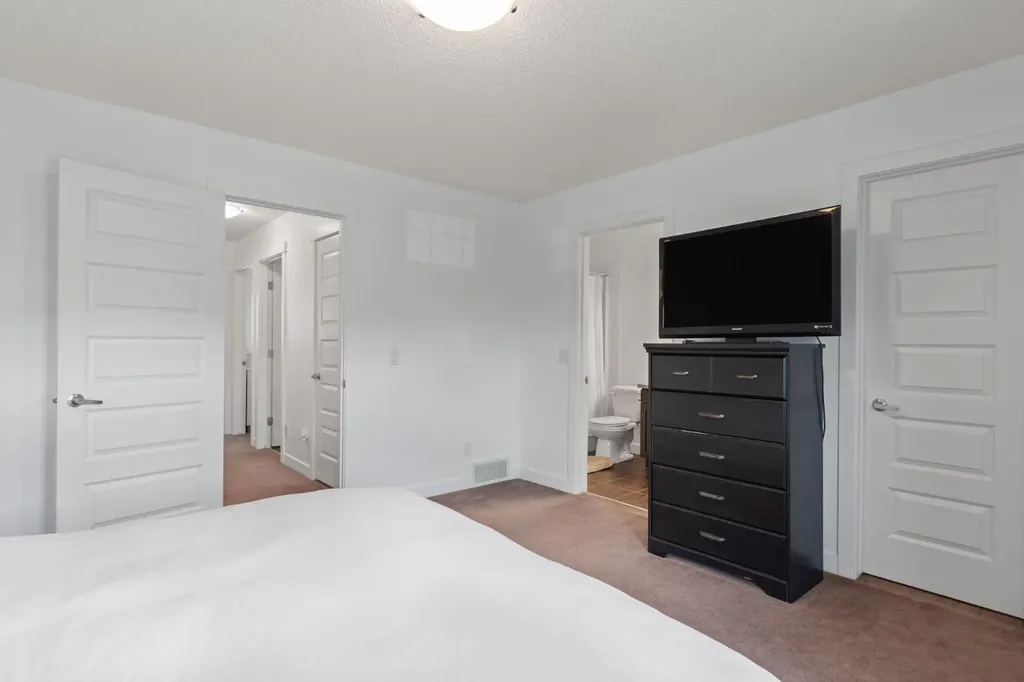 14 Luxstone Point SW Airdrie AB T4B 0H8