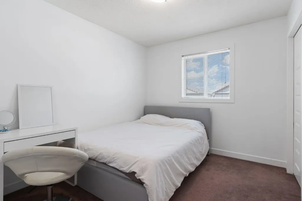 14 Luxstone Point SW Airdrie AB T4B 0H8
