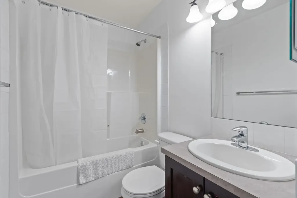 14 Luxstone Point SW Airdrie AB T4B 0H8