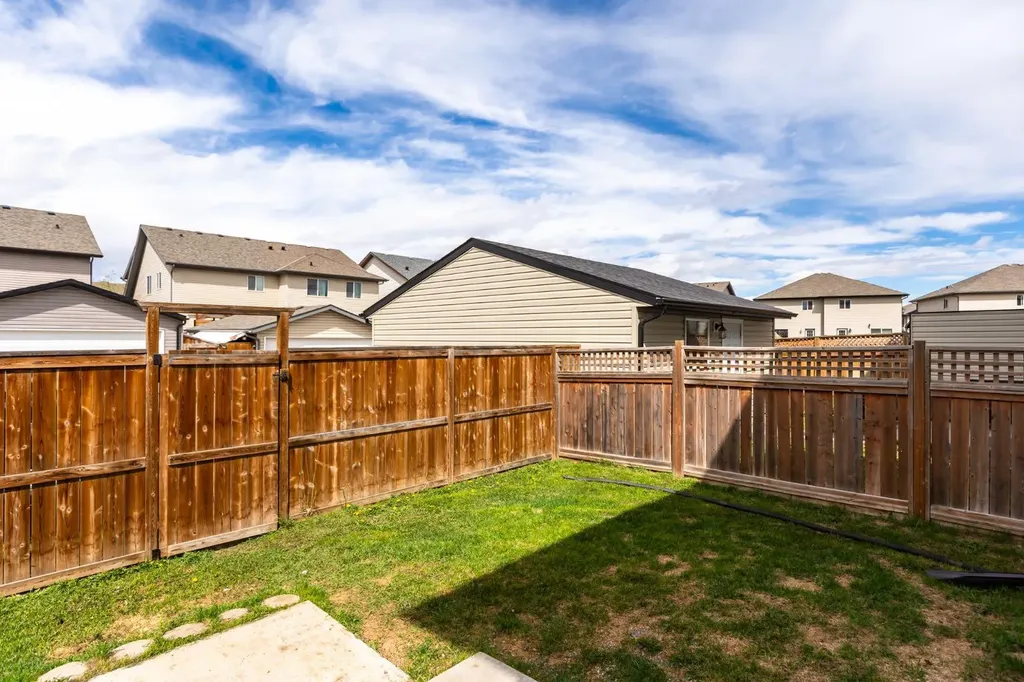 14 Luxstone Point SW Airdrie AB T4B 0H8