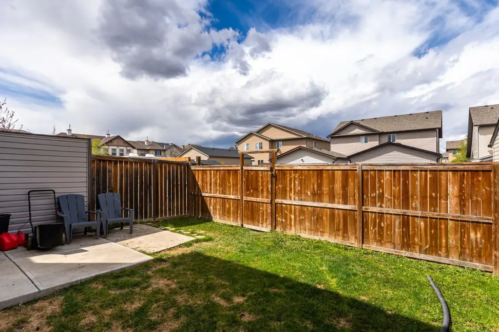 14 Luxstone Point SW Airdrie AB T4B 0H8