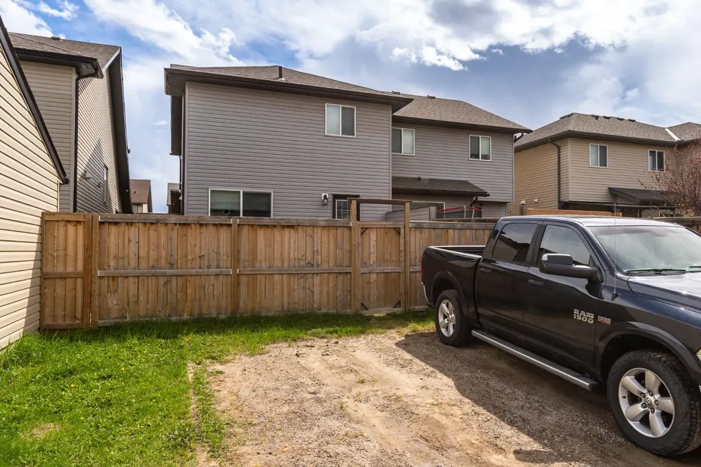 14 Luxstone Point SW Airdrie AB T4B 0H8