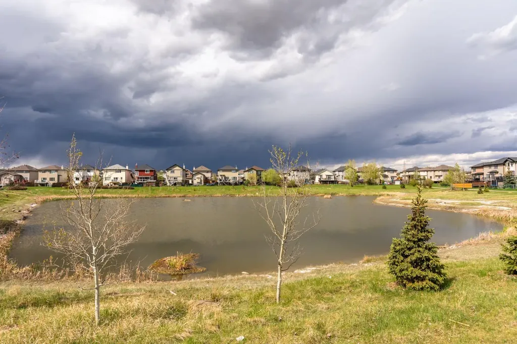 14 Luxstone Point SW Airdrie AB T4B 0H8