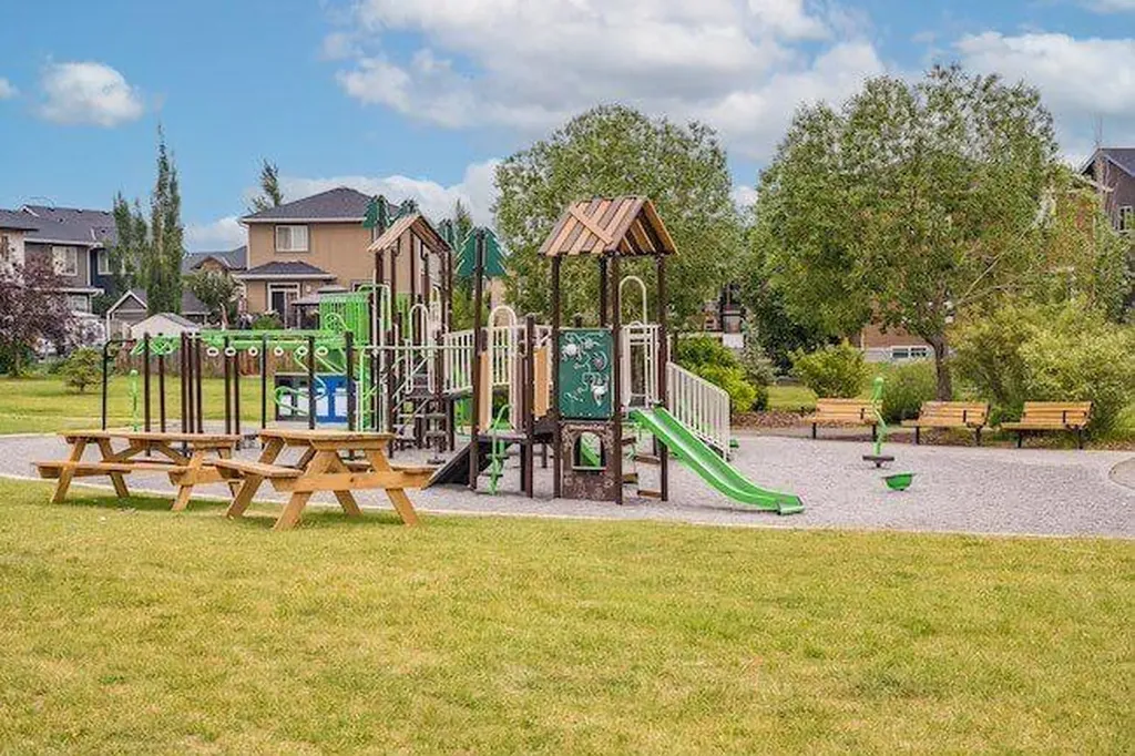 14 Luxstone Point SW Airdrie AB T4B 0H8
