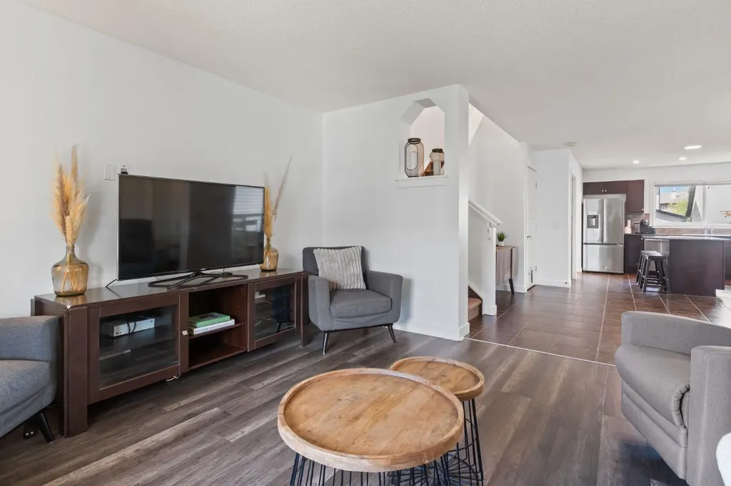 14 Luxstone Point SW Airdrie AB T4B 0H8