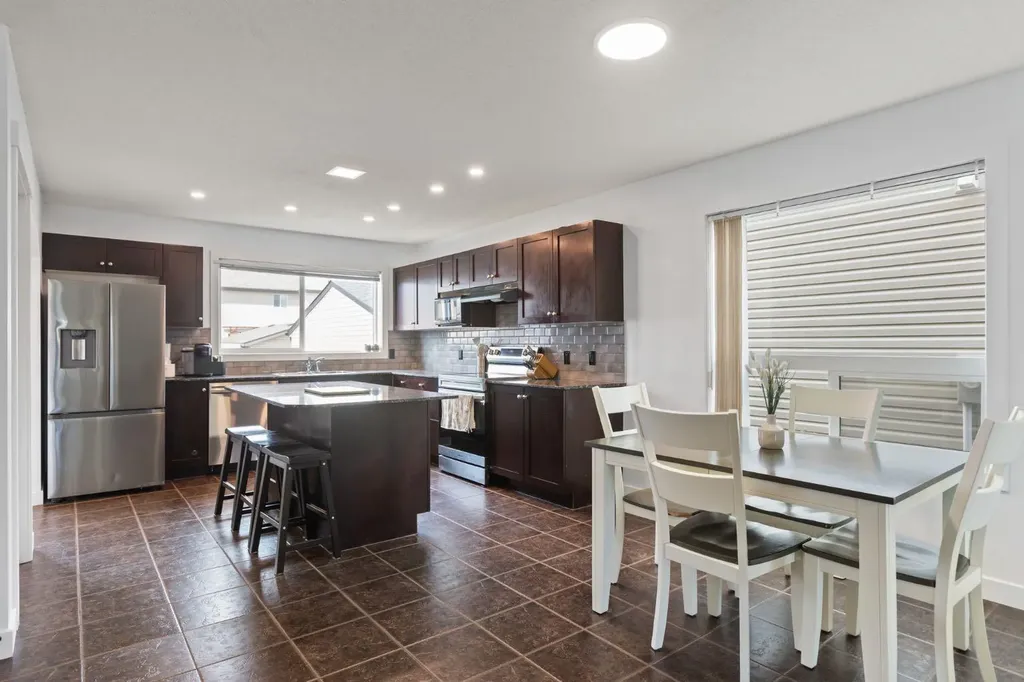 14 Luxstone Point SW Airdrie AB T4B 0H8