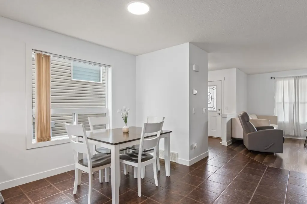 14 Luxstone Point SW Airdrie AB T4B 0H8