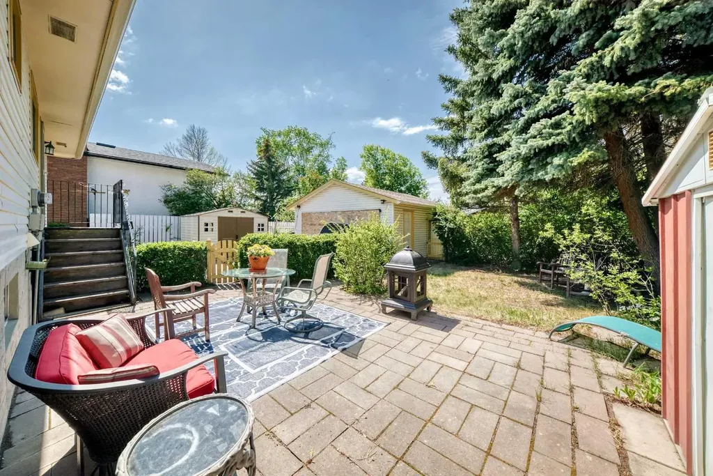 5539 Dalhart Road NW Calgary AB T3A 1S3
