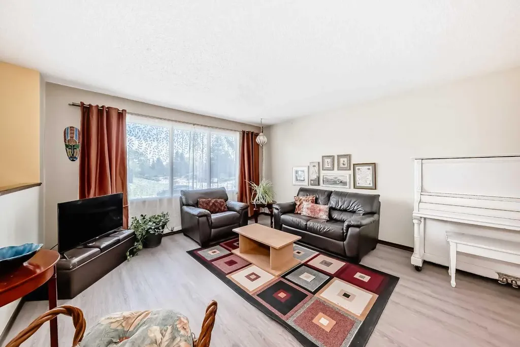 5539 Dalhart Road NW Calgary AB T3A 1S3