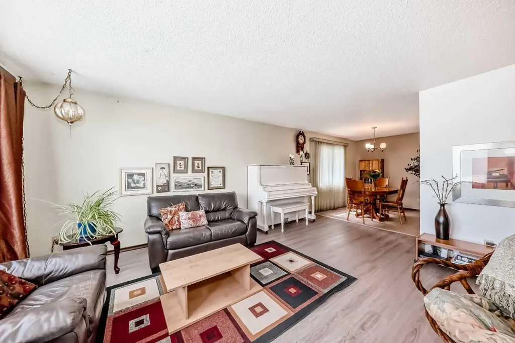 5539 Dalhart Road NW Calgary AB T3A 1S3