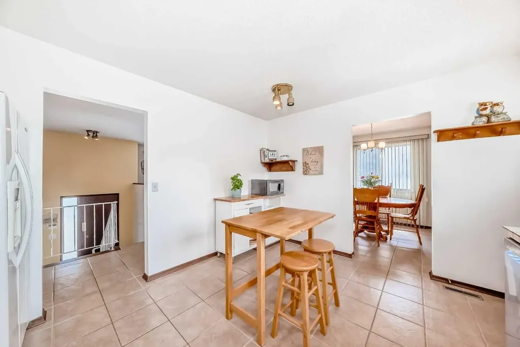 5539 Dalhart Road NW Calgary AB T3A 1S3
