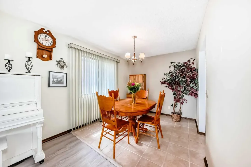 5539 Dalhart Road NW Calgary AB T3A 1S3