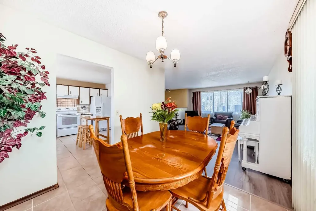 5539 Dalhart Road NW Calgary AB T3A 1S3