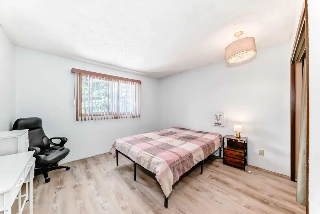 5539 Dalhart Road NW Calgary AB T3A 1S3