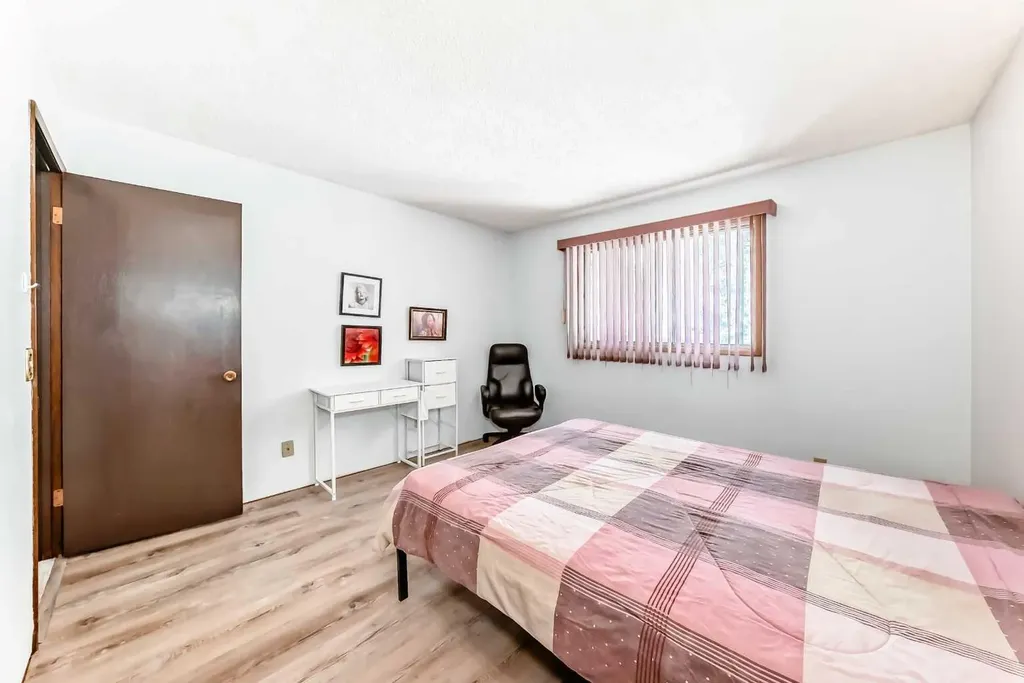 5539 Dalhart Road NW Calgary AB T3A 1S3