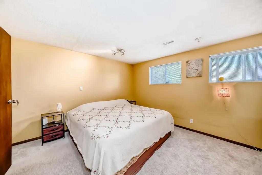 5539 Dalhart Road NW Calgary AB T3A 1S3