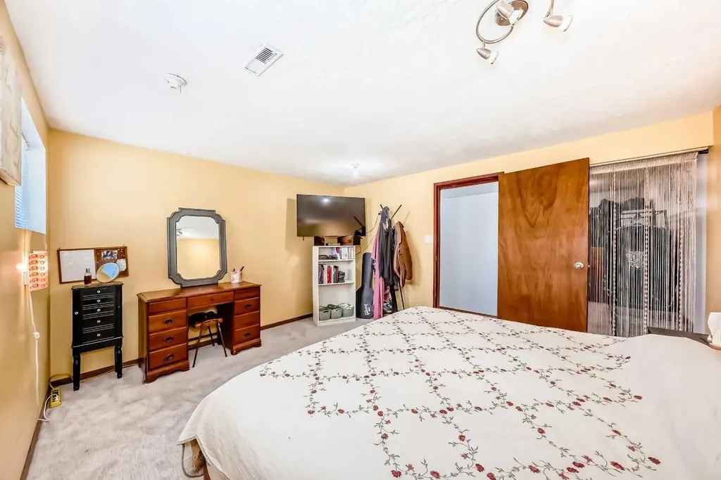 5539 Dalhart Road NW Calgary AB T3A 1S3