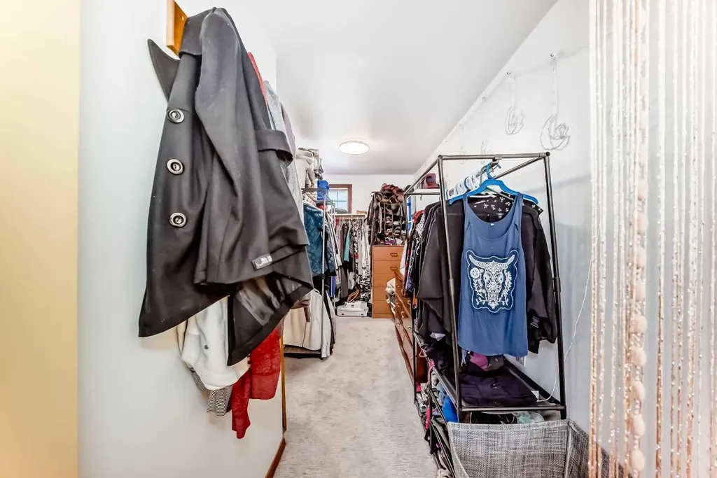 5539 Dalhart Road NW Calgary AB T3A 1S3