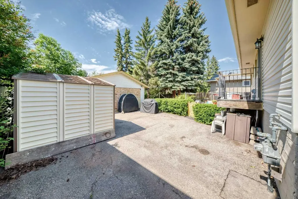 5539 Dalhart Road NW Calgary AB T3A 1S3