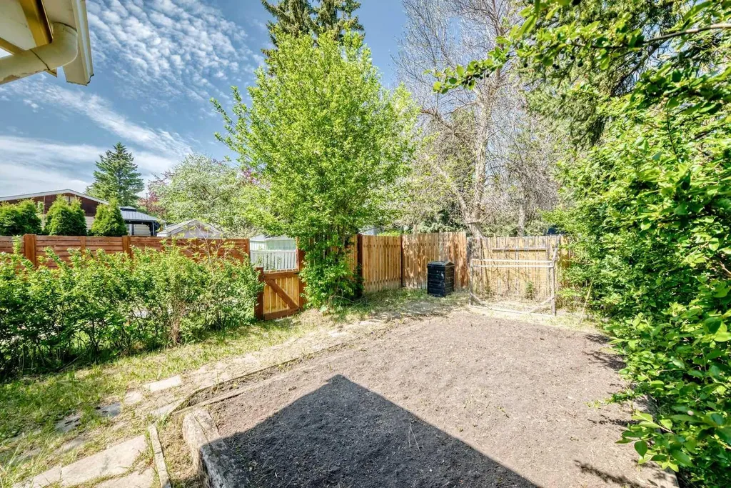 5539 Dalhart Road NW Calgary AB T3A 1S3