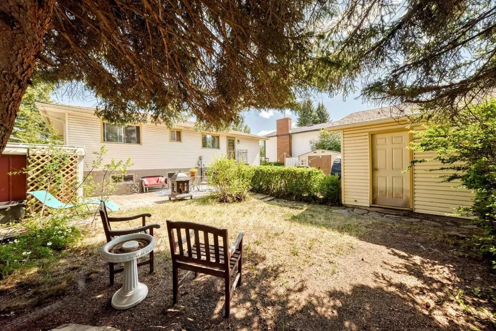 5539 Dalhart Road NW Calgary AB T3A 1S3