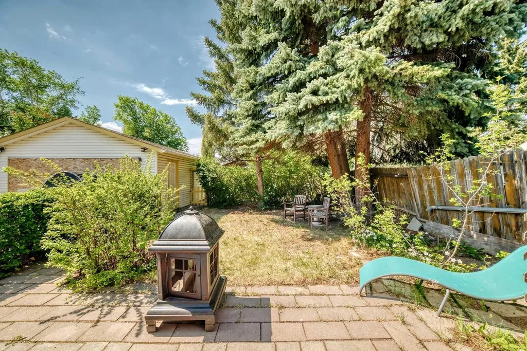 5539 Dalhart Road NW Calgary AB T3A 1S3