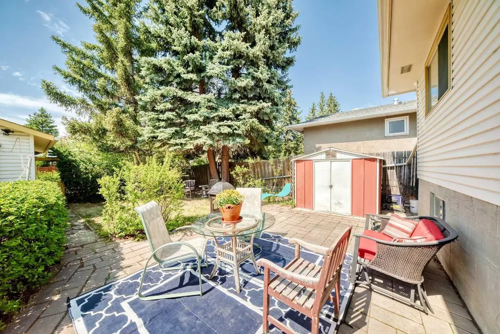 5539 Dalhart Road NW Calgary AB T3A 1S3