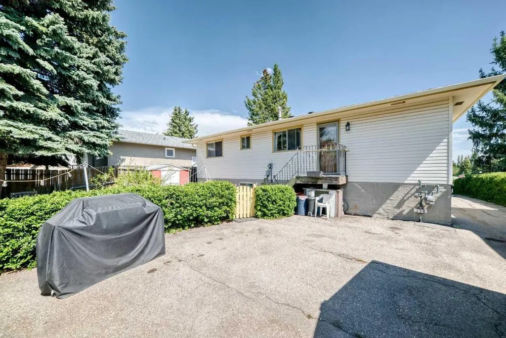 5539 Dalhart Road NW Calgary AB T3A 1S3
