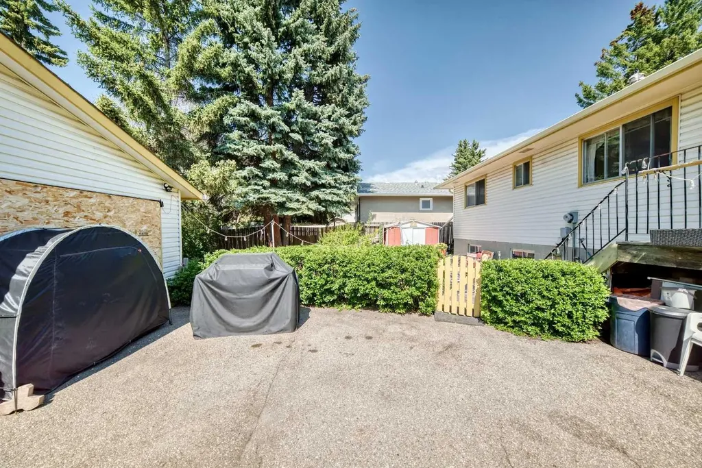 5539 Dalhart Road NW Calgary AB T3A 1S3