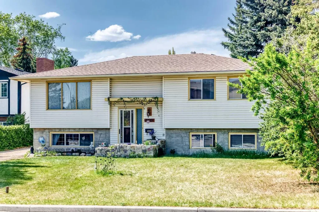 5539 Dalhart Road NW Calgary AB T3A 1S3