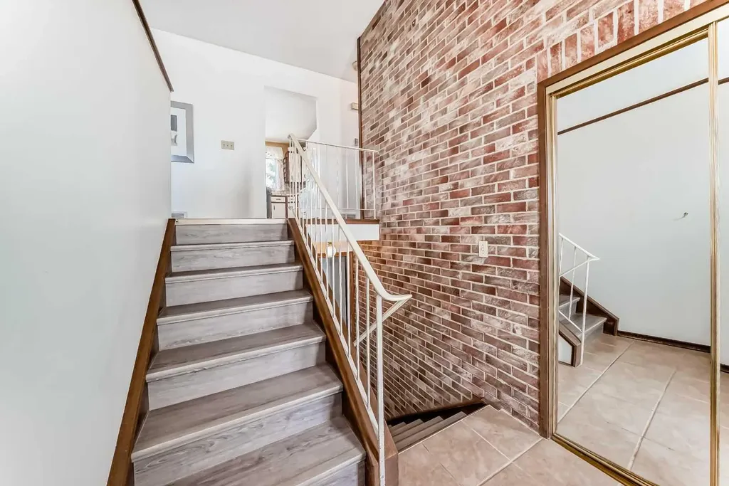 5539 Dalhart Road NW Calgary AB T3A 1S3