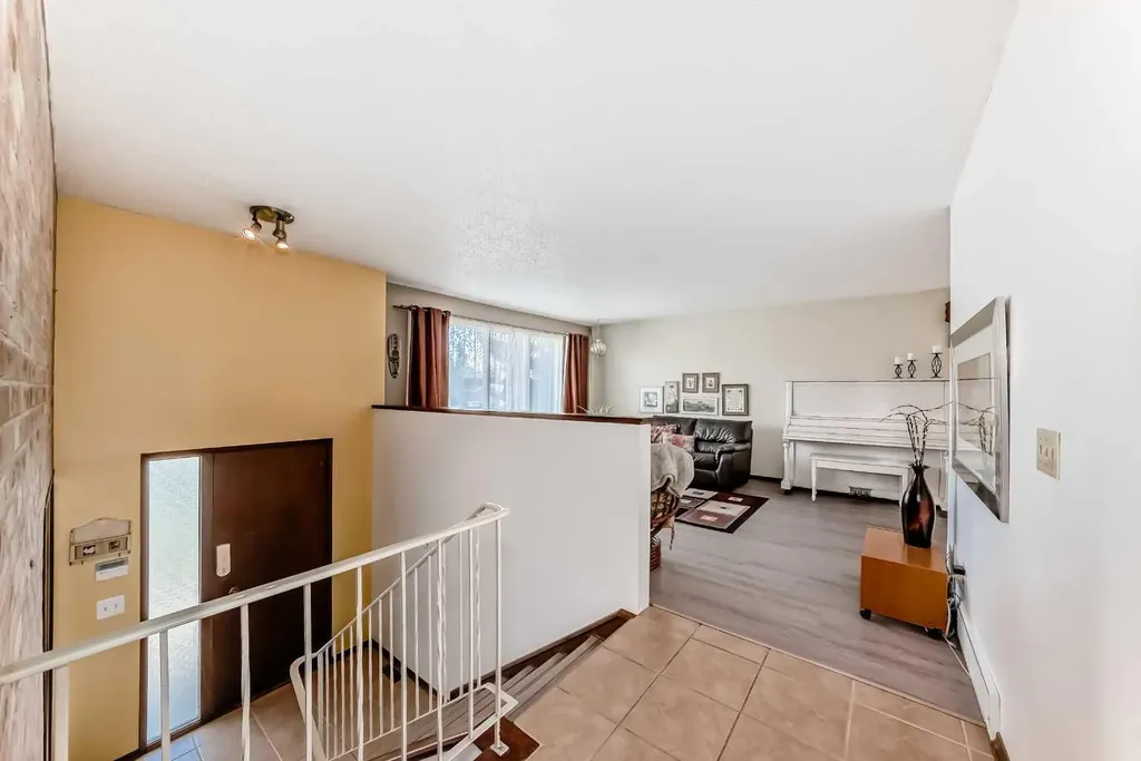 5539 Dalhart Road NW Calgary AB T3A 1S3
