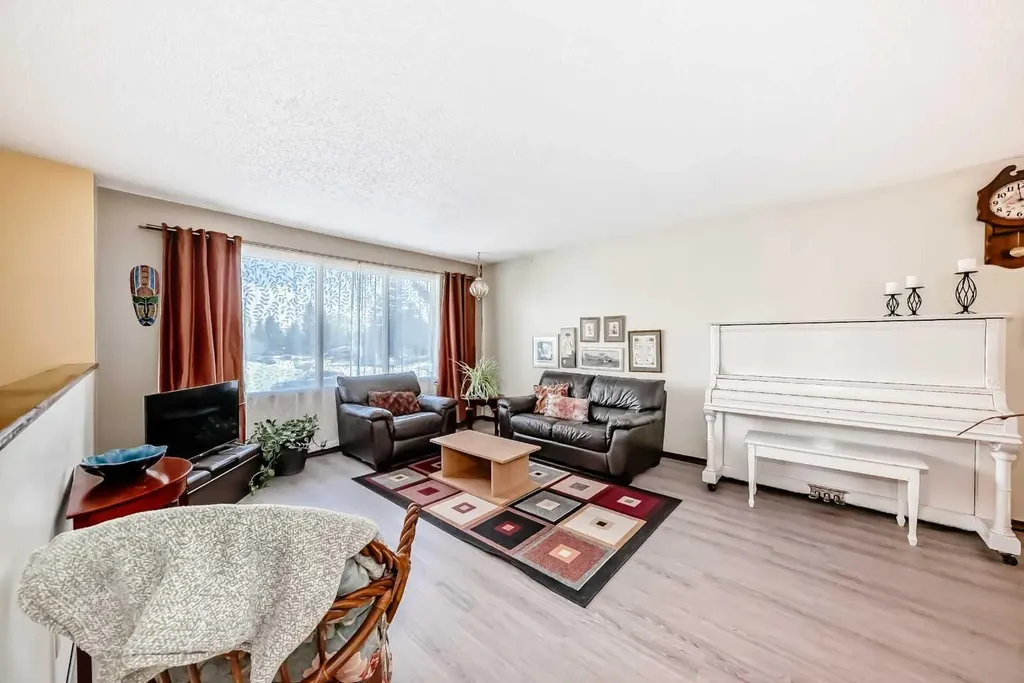 5539 Dalhart Road NW Calgary AB T3A 1S3
