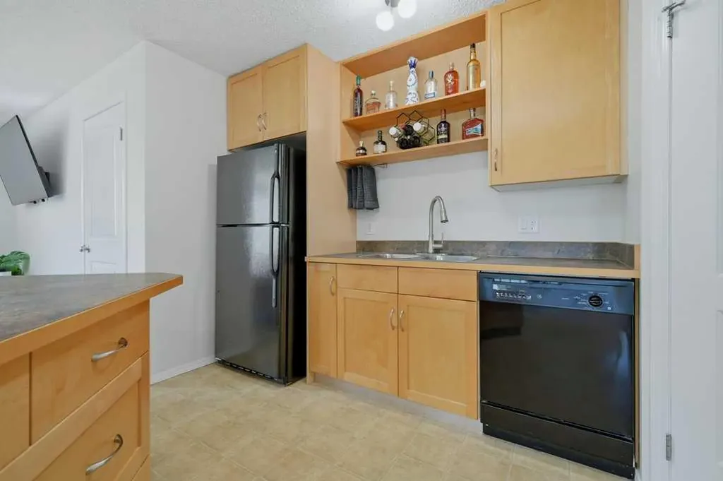 31 Everridge Square SW Calgary AB T2Y 5J7