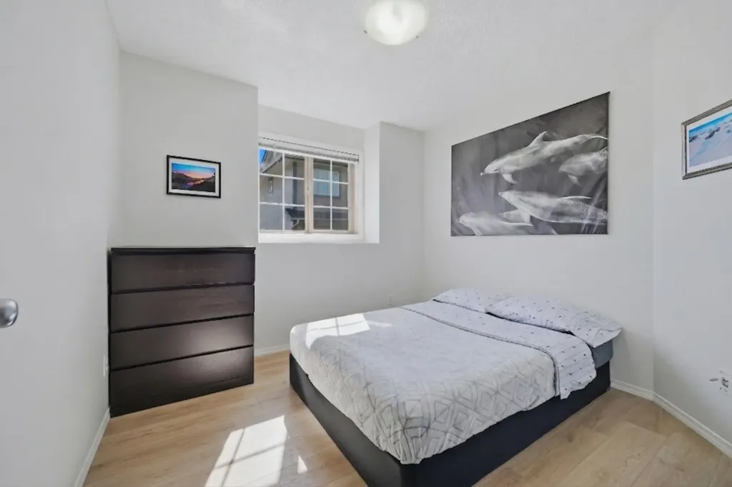 31 Everridge Square SW Calgary AB T2Y 5J7