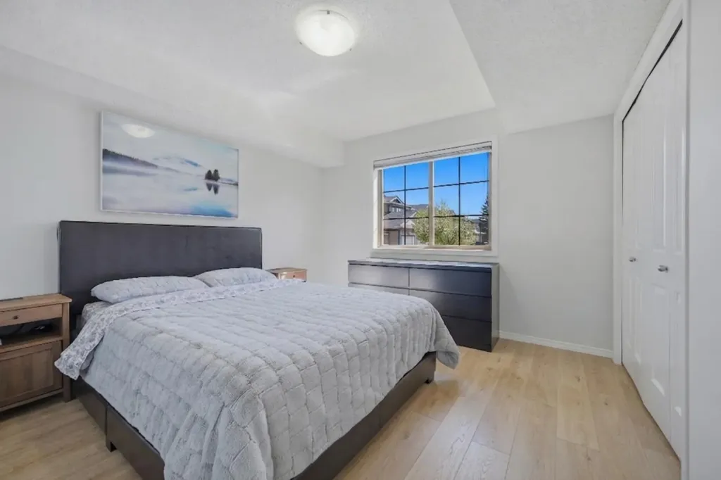 31 Everridge Square SW Calgary AB T2Y 5J7