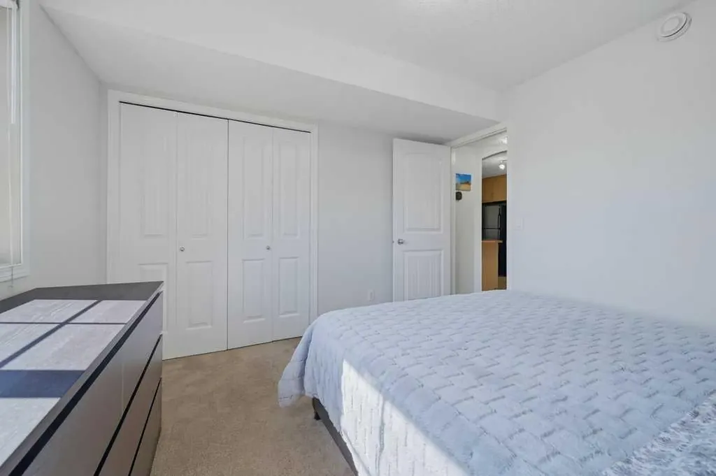 31 Everridge Square SW Calgary AB T2Y 5J7