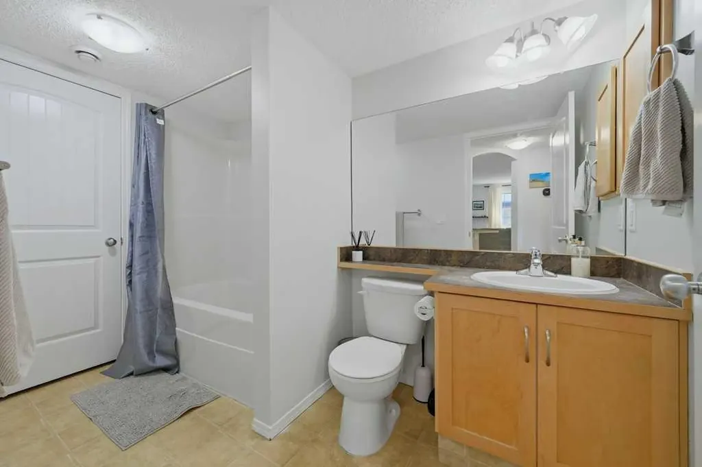 31 Everridge Square SW Calgary AB T2Y 5J7