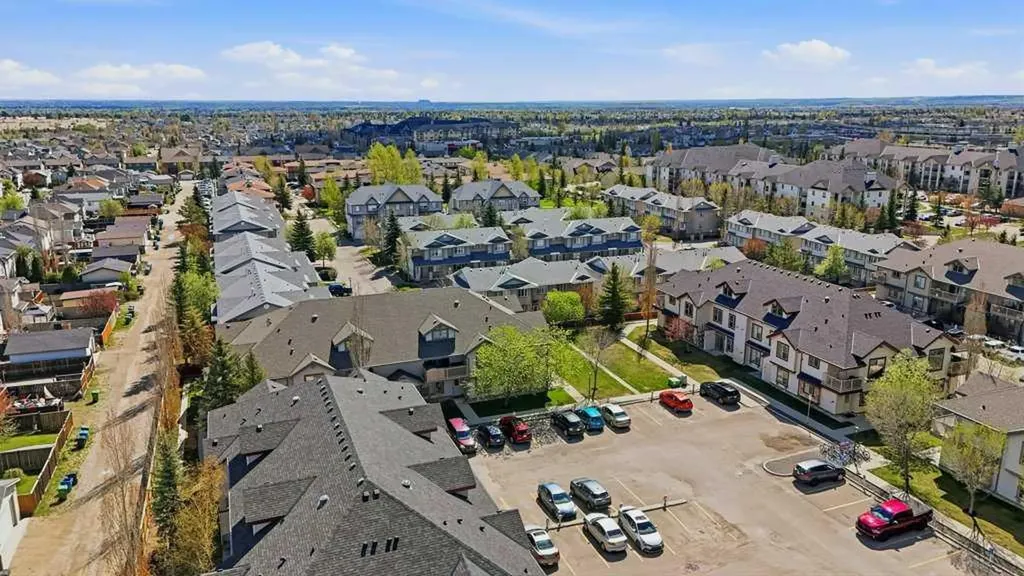 31 Everridge Square SW Calgary AB T2Y 5J7