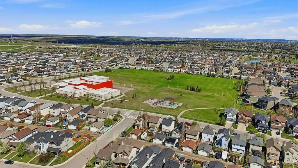 31 Everridge Square SW Calgary AB T2Y 5J7