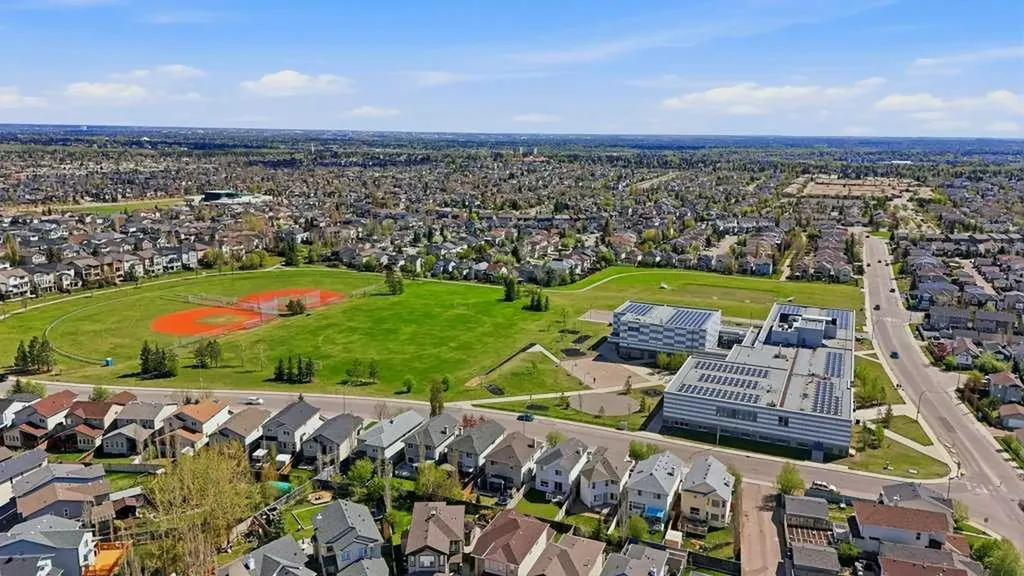 31 Everridge Square SW Calgary AB T2Y 5J7