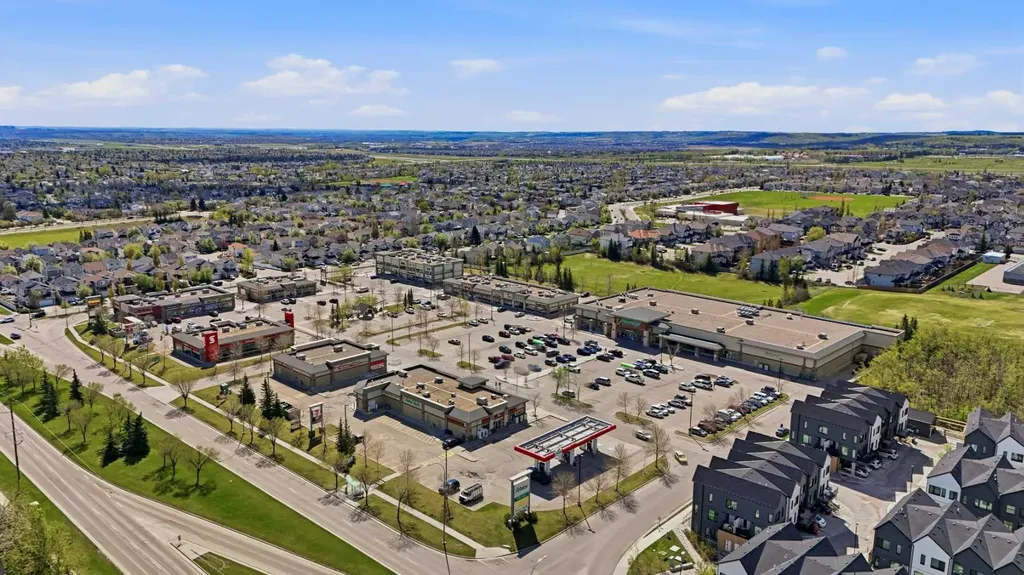 31 Everridge Square SW Calgary AB T2Y 5J7