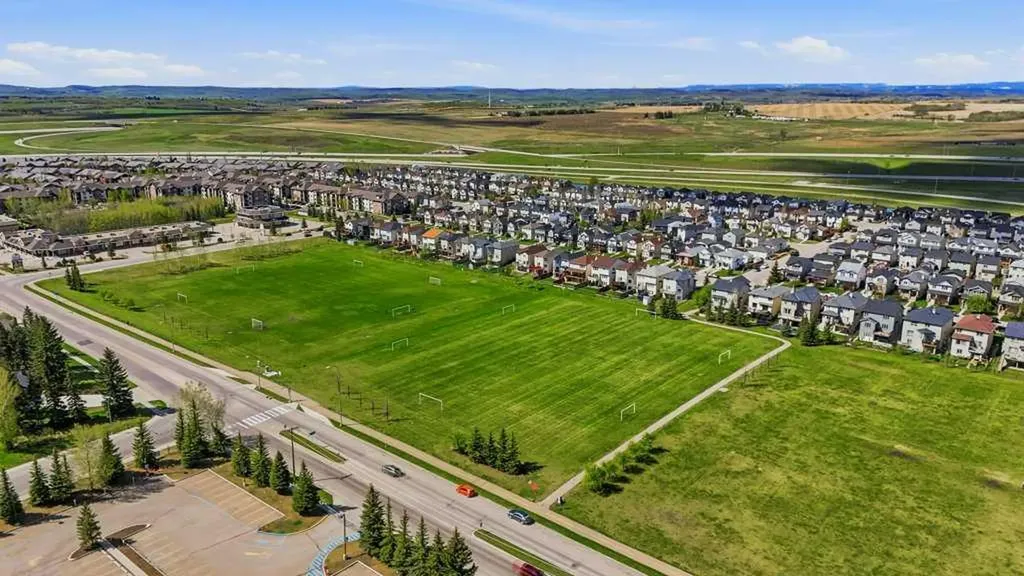 31 Everridge Square SW Calgary AB T2Y 5J7