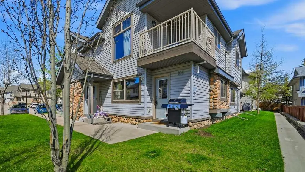 31 Everridge Square SW Calgary AB T2Y 5J7
